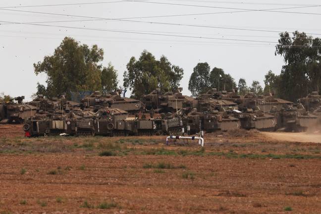 Des renforts de l'armée israélienne sont positionnés près de la ville de Sderot, proche de la frontière avec la bande de Gaza.  Crédit : JACK GUEZ/AFP via Getty Images