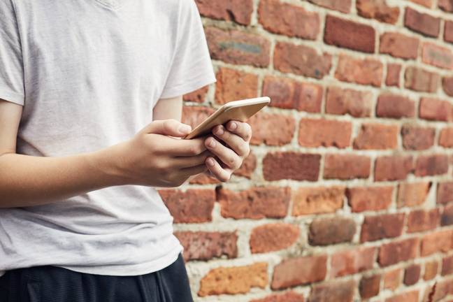 Les adolescents vivent sur leur téléphone, il n’est donc pas surprenant qu’ils accordent de l’importance à leur réputation en ligne. Crédit : Getty Stock Images/Sally Anscombe