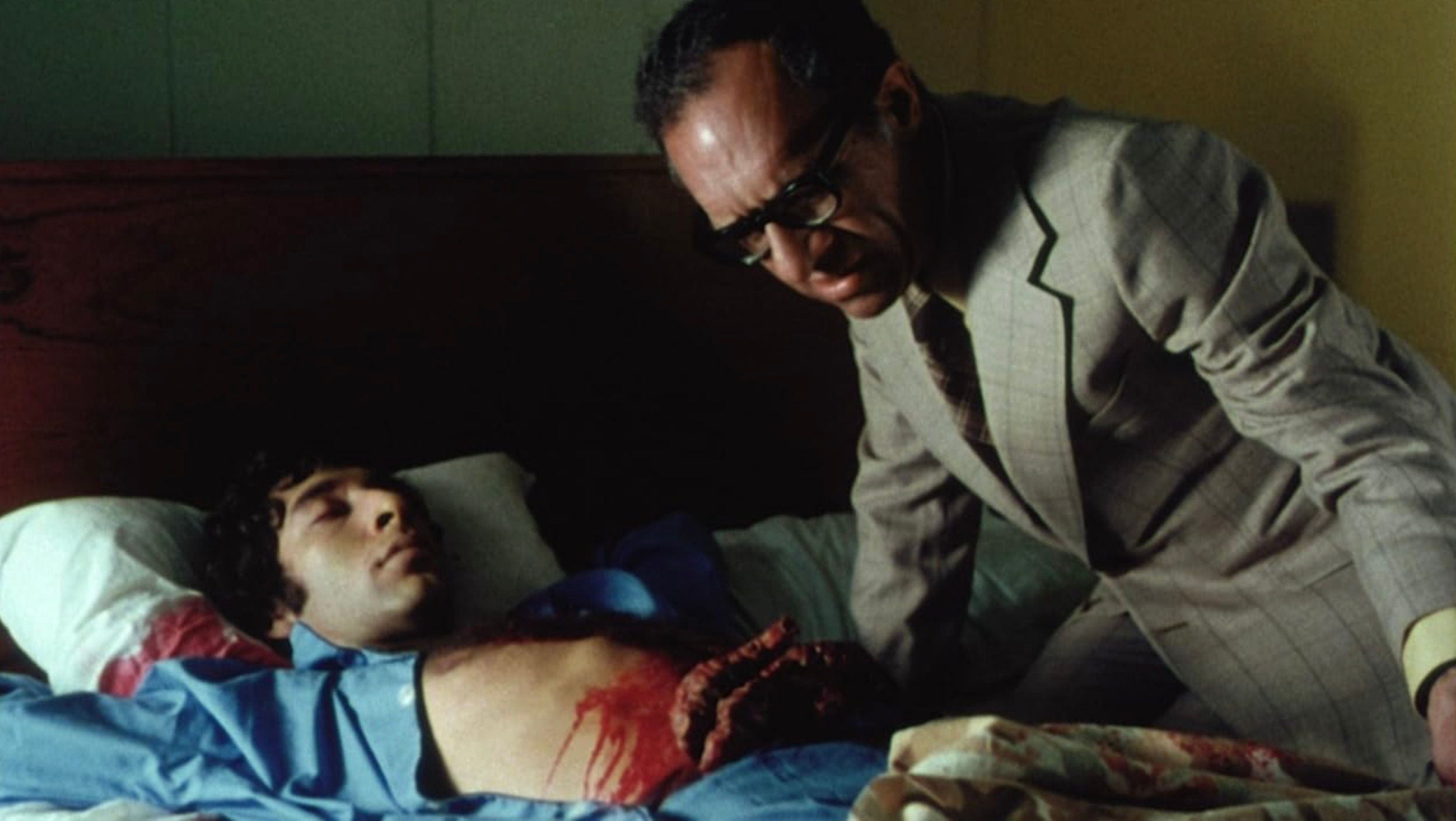 Les téléspectateurs doivent s’attendre à du sexe, du sang et de la violence dans l’horreur de 1975.  Crédit : Propriétés du film Cinépix