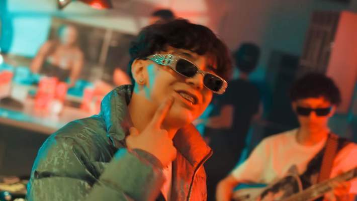 "Corazón De Piedra" de Xavi est l'hymne autoproclamé "Sierreño Kiss-Off" pour relancer votre rétablissement romantique