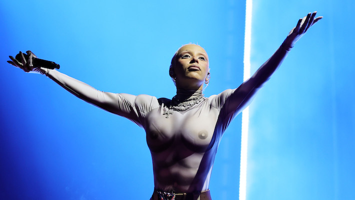 Doja Cat a mis fin à sa pause sur les réseaux sociaux avec l'annonce de "Masc", la date de sortie de son prochain single