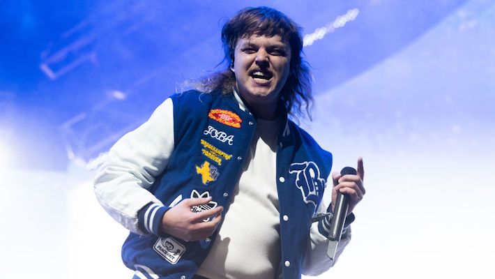 Joba de Brockhampton se lance dans la musique solo avec sa nouvelle chanson encourageante « American Fever »