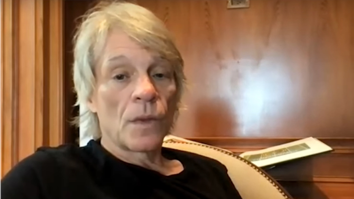Jon Bon Jovi ne sait pas s'il reviendra un jour en tournée après l'intense opération des cordes vocales du chanteur