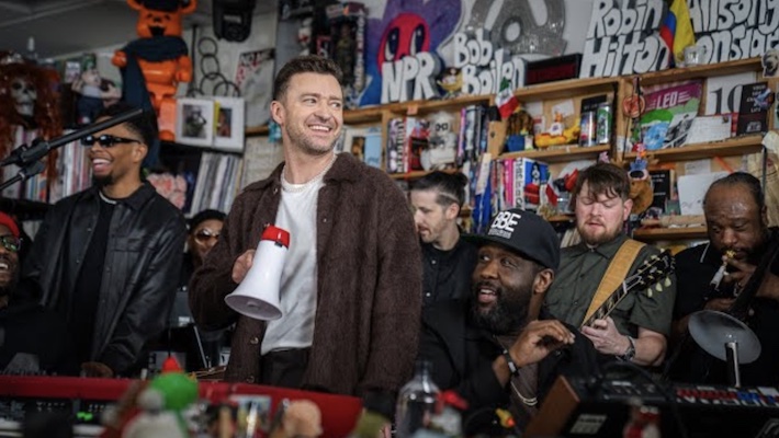 Justin Timberlake a donné une performance électrique et qui couvre toute sa carrière dans la série de concerts Tiny Desk de NPR