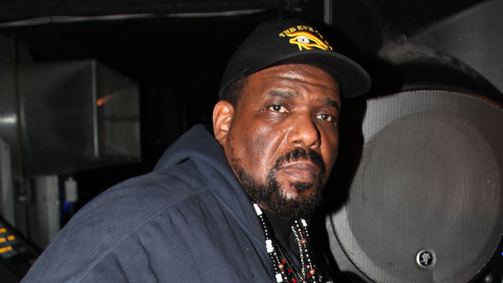 La victime présumée d'agression sexuelle d'Afrika Bambaataa exhorte le juge à prendre une décision dans cette affaire vieille de plusieurs années