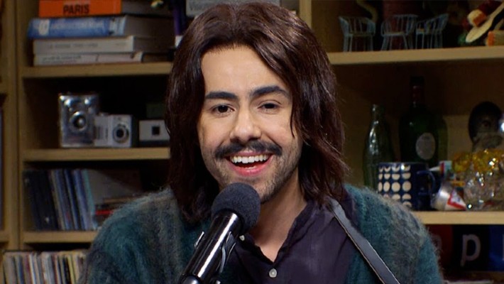 Le « Tiny Desk Concert » de Ramy Youssef est interrompu par un Bowen Yang grincheux dans un sketch hilarant de « SNL »