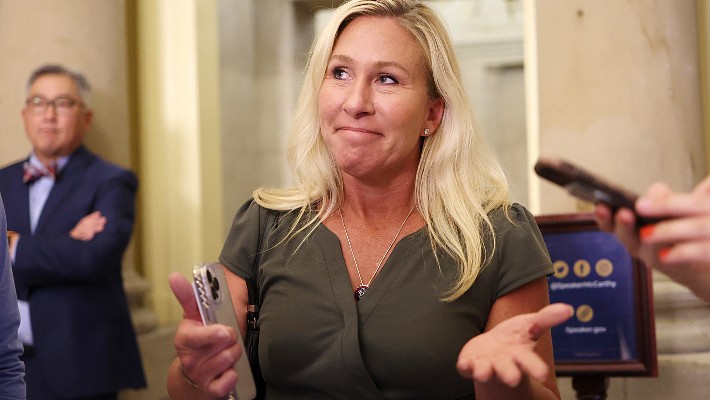 Marjorie Taylor Greene organise un sommet pour « enquêter sur le marché noir du prélèvement d'organes sur des bébés », et les gens ont des réflexions