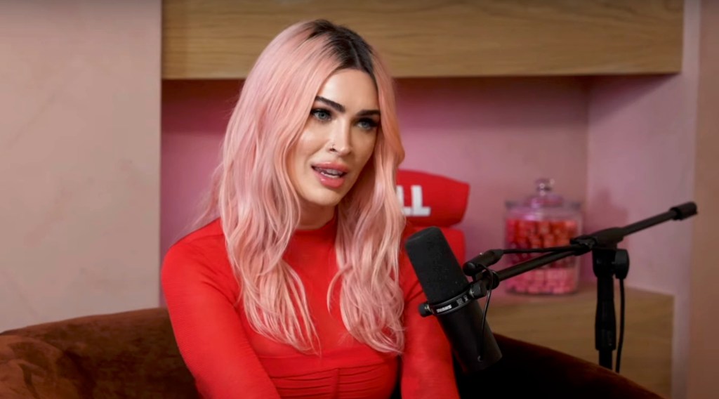 Megan Fox a discuté de son histoire avec la chirurgie plastique, notamment en demandant « les plus gros seins que vous puissiez mettre sur mon corps »