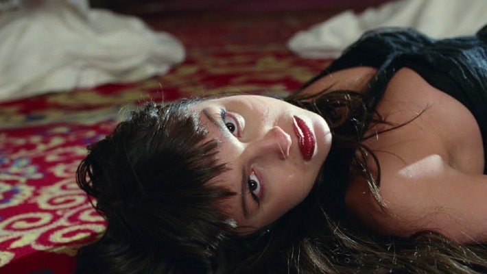 Olivia Rodrigo tue la concurrence lors d'un concours de beauté dans sa vidéo "Obsédée"