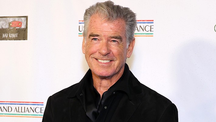 Pierce Brosnan est vraiment désolé d'avoir quitté un sentier au parc de Yellowstone, causant tout un truc