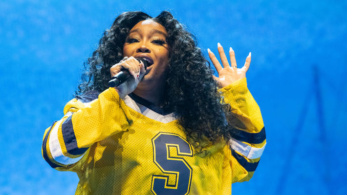 SZA dit qu'elle publiera les fuites "SOS" dans le cadre du Deluxe, mais travaille toujours sur "LANA"