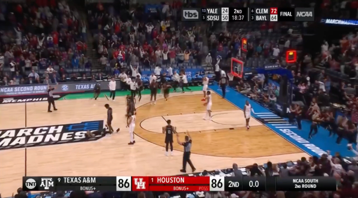 Texas A+M a forcé une prolongation contre Houston avec un retour insensé et un buzzer-beater