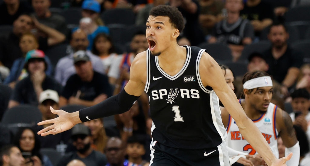 Victor Wembanyama a reçu sa première amende NBA pour avoir lancé le ballon dans la foule après avoir battu les Knicks