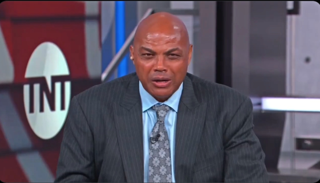 Charles Barkley a fait un tour de victoire sur les « imbéciles » à ESPN après la défaite des Lakers lors du troisième match