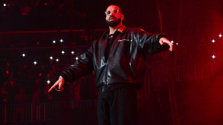 Drake a proposé de payer le divorce d'une fan lors de son émission afin qu'elle puisse être célibataire et « prête à se mêler »