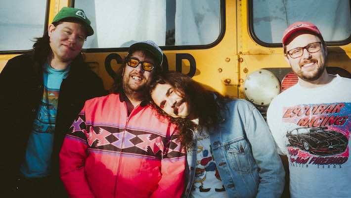 Good Looks se déchaîne dans leur vidéo "Self-Destructor" et annonce de nouvelles dates de tournée aux États-Unis