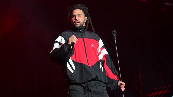 J. Cole a sorti une nouvelle mixtape surprise "Might Delete Later", comprenant 12 nouvelles chansons