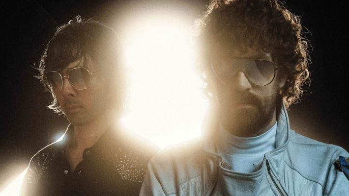 Justice et Tame Impala dansent sur leurs regrets avec "Neverender"