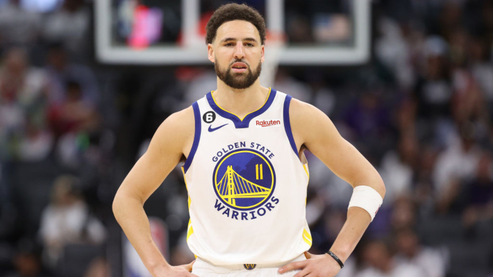 Klay Thompson a abordé la vidéo "Warriors Come Out To Play" de Tari Eason après que les Warriors aient battu les Rockets à 23 ans