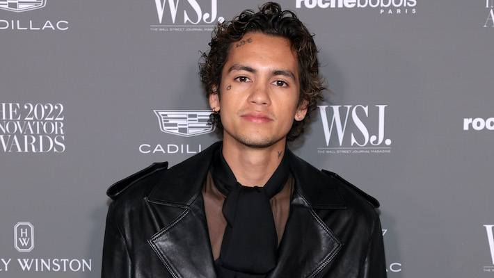 La vidéo « 14 Minutes » de Dominic Fike est accompagnée de toutes nouvelles chansons dont il « ne peut pas vivre sans »