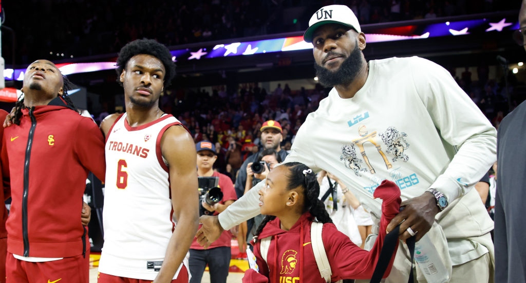 LeBron James dit que Bronny "a des décisions difficiles à prendre" au milieu des rumeurs sur le portail de transfert