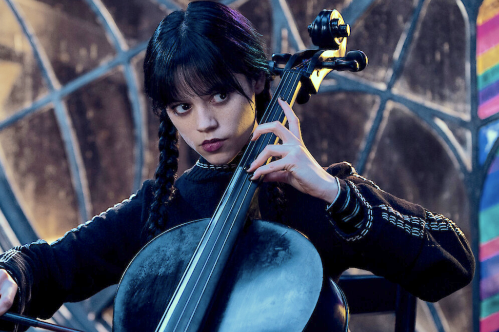 « Mercredi » Saison 2 : tous les détails et mises à jour de distribution que vous devez savoir (mise à jour d'avril 2024)