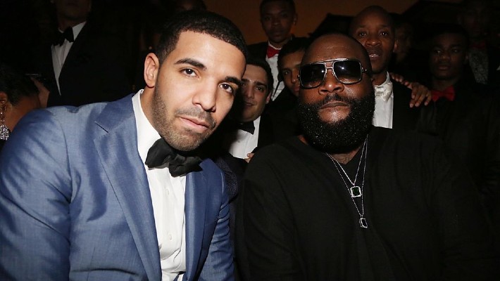 Rick Ross a apparemment qualifié Drake de « garçon blanc » et a suggéré qu'il s'est fait refaire le nez sur son morceau cinglant, « Champagne Moments »
