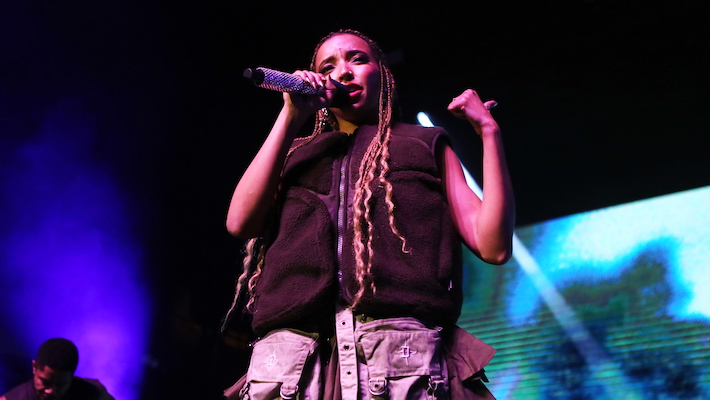 Tinashe a annoncé que son deuxième EP « BB/ANG3L », « Quantum Baby », serait « bientôt disponible »
