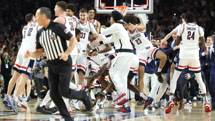 UConn est allé dos à dos avec une performance dominante contre Purdue