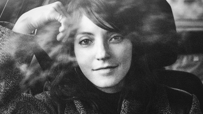 Sharon Van Etten a annoncé une édition du 10e anniversaire de "Are We There" et a partagé une version alternative de "Every Time The Sun Comes Up"