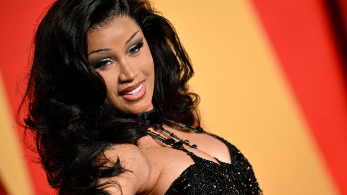 Cardi B a déclaré qu'elle se "détendrait cette année" et qu'elle ne sortirait donc pas d'album avant 2025