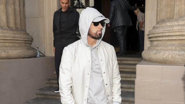 Eminem est allé jusqu'à publier une fausse nécrologie dans un vrai journal pour promouvoir "la mort de Slim Shady"