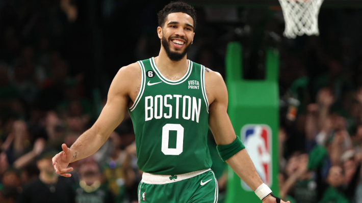 Jayson Tatum et Jaylen Brown ont mené les Celtics à une victoire dans le troisième match à Cleveland