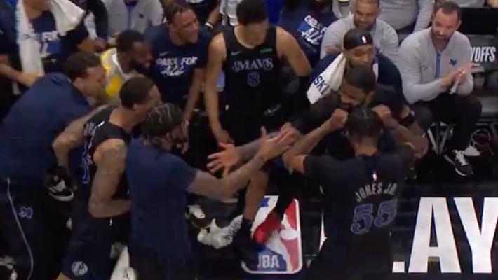 L'incroyable seconde mi-temps de Kyrie Irving a porté les Mavs à une victoire en série contre les Clippers