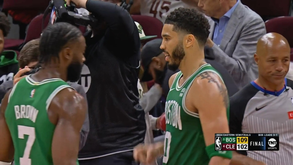 Les Celtics ont survécu à un effort inspiré des Cavs pour éloigner une victoire de la finale de conférence