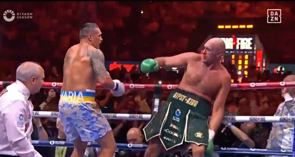 Oleksandr Usyk a battu Tyson Fury par décision partagée après avoir secoué Fury au 9e tour