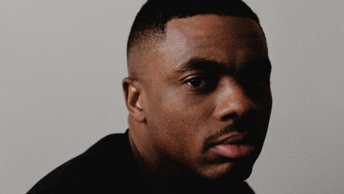 Qui est la voix sur « Pourquoi le soleil ne sort-il pas ? »  De l'album "Dark Times" de Vince Staples ?