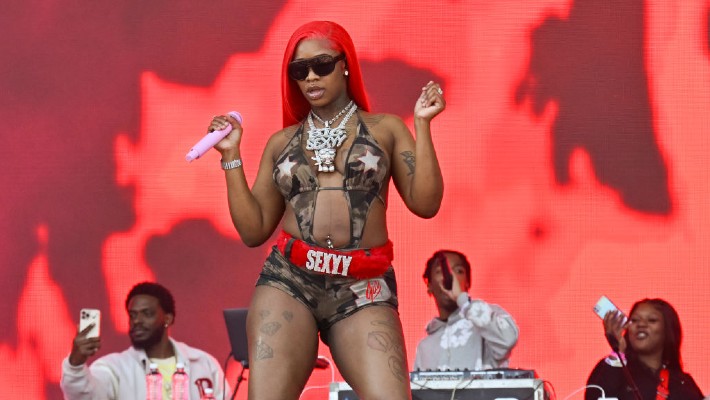 Sexyy Red s'est frayé un chemin sur le ring pour ses débuts à la WWE NXT, où elle s'est éclatée