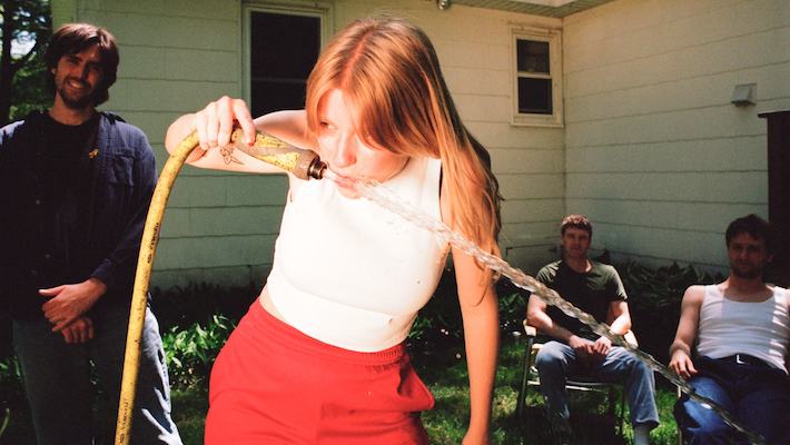 Slow Pulp recrute Yeule et Kin Leonn pour insuffler une nouvelle vie à « Slugs » avec un nouveau remix