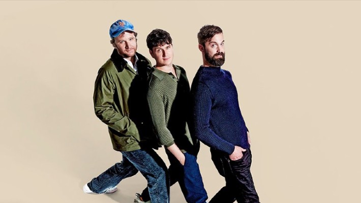 Vampire Weekend l'a gardé léger et confortable avec des performances de "Gen-X Cops" et "Capricorn" sur "SNL"