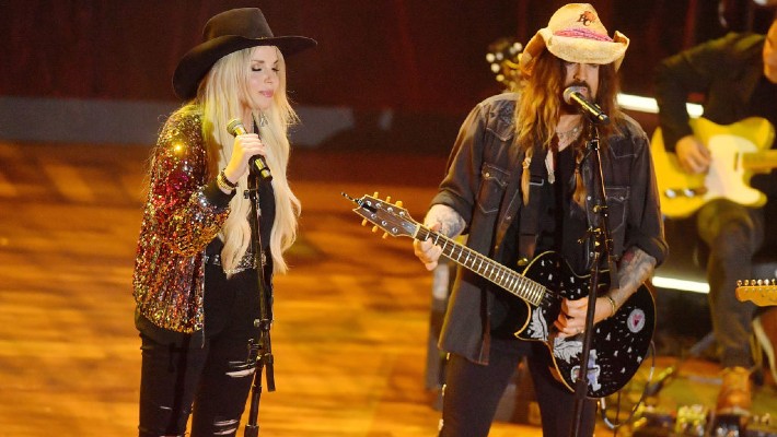 Billy Ray Cyrus aurait demandé le divorce de Firerose après 7 mois de mariage