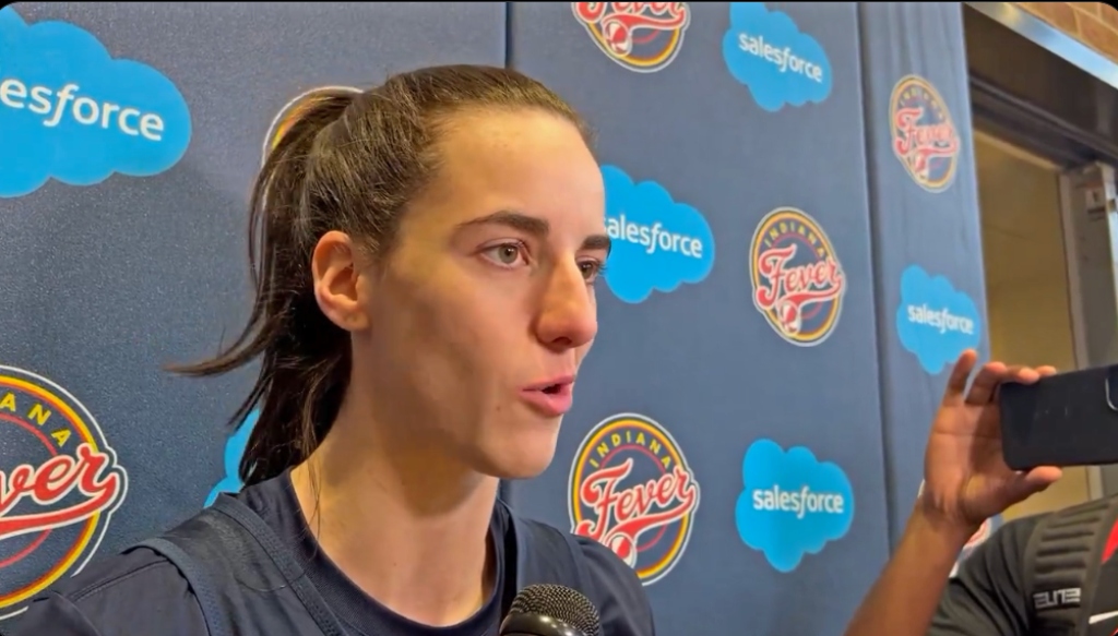 Caitlin Clark sur le fait de ne pas faire partie de la liste olympique de l'équipe américaine : "C'est l'équipe la plus compétitive au monde"