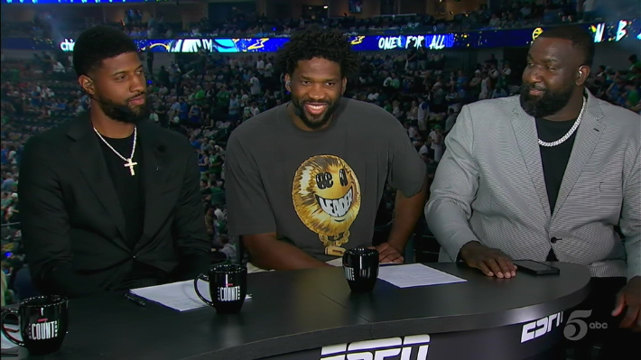 Joel Embiid est apparu dans l'émission d'avant-match d'ESPN aux côtés de Paul George, la cible de l'agent libre des Sixers