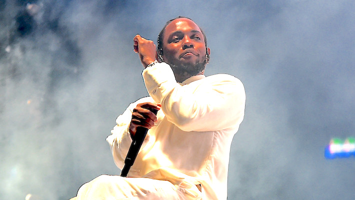 Le Dr Dre a lancé "Pas comme nous" pour Kendrick Lamar, et il a manqué de respect à Drake en l'interprétant cinq fois de suite à "The Pop Out"