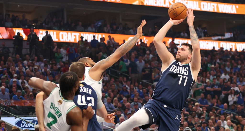 Les Mavs ont complètement dominé les Celtics lors du match 4 et ont gardé leurs espoirs de titre NBA