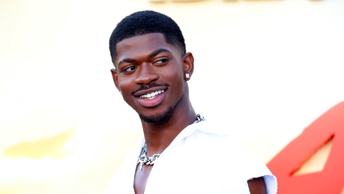 Lil Nas X a expliqué son absence et a teasé son nouveau single "Here We Go!"  Comme « la meilleure chanson de tous les temps »