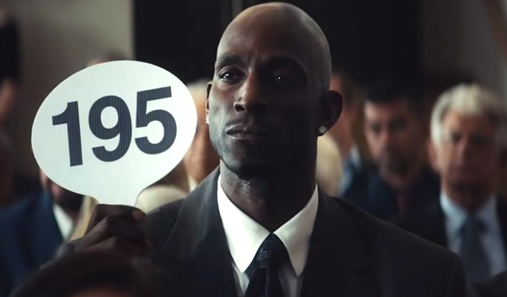 Max a utilisé la parade des Celtics pour vous rappeler que vous pouvez regarder "Uncut Gems", un film sur les Celtics (en quelque sorte)
