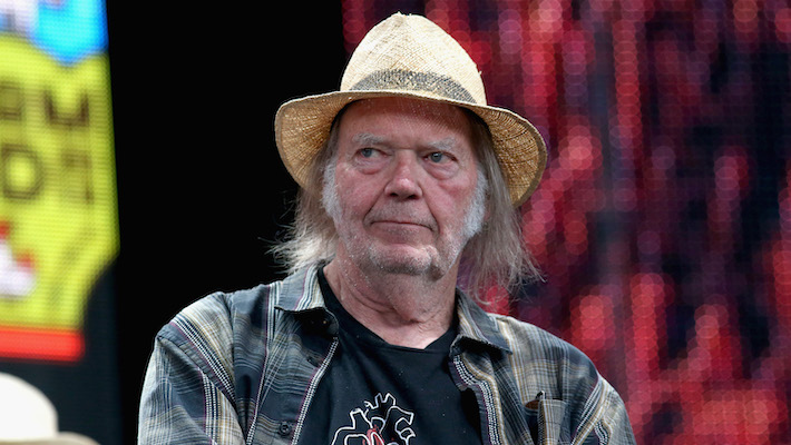 Neil Young et Crazy Horse annulent les dates de la tournée Love Earth en raison de problèmes de santé