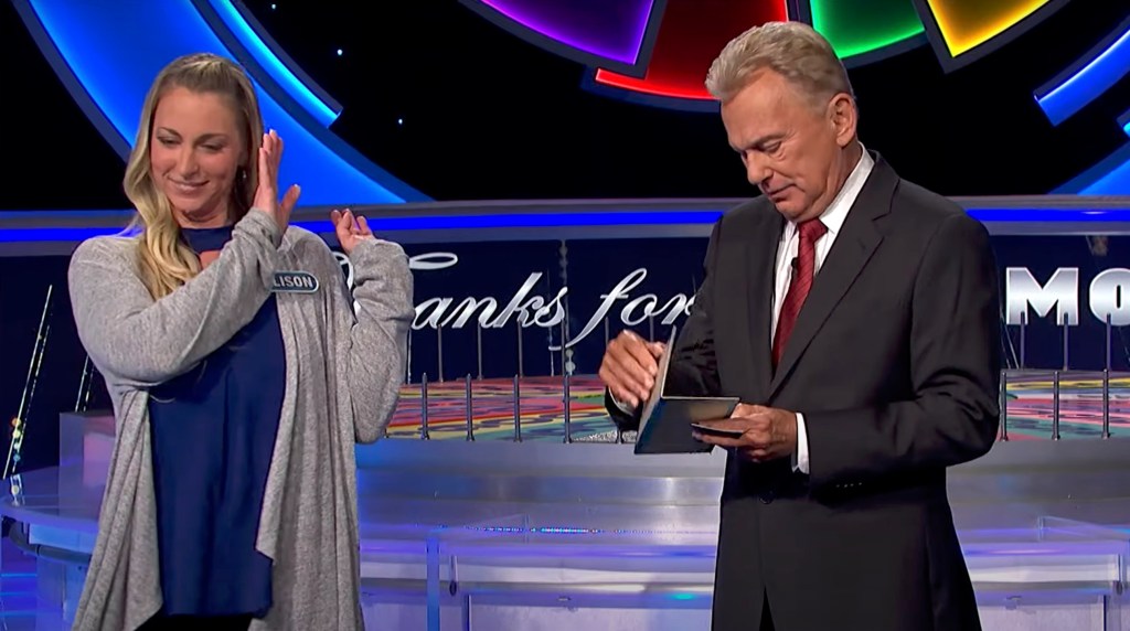 Pat Sajak devient épicé au cours de sa dernière semaine en tant qu'hôte de "Wheel Of Fortune"