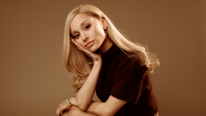 Pourquoi Ariana Grande change-t-elle sa voix ?